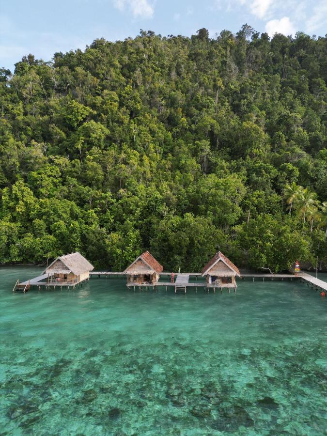 Terimakasih Homestay Pulau Mansuar Exteriör bild