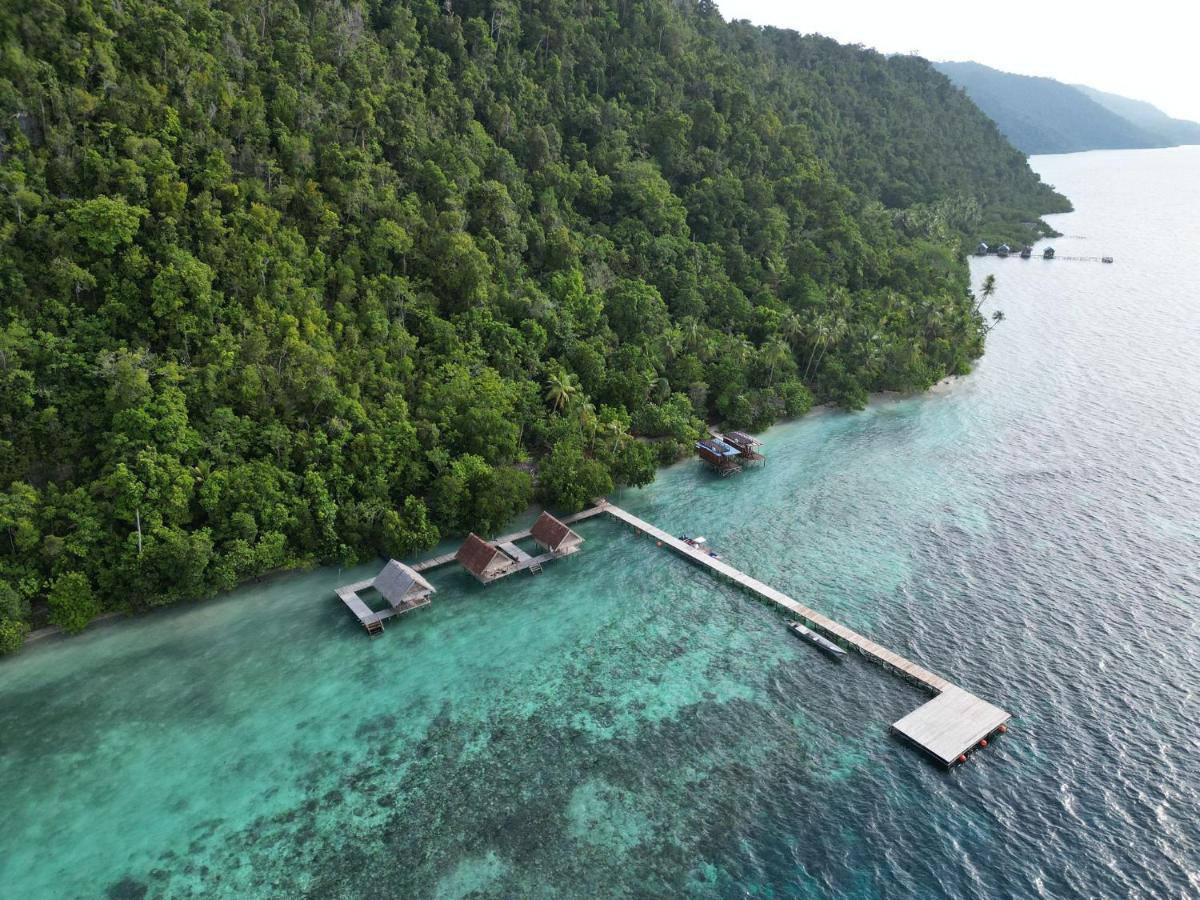 Terimakasih Homestay Pulau Mansuar Exteriör bild