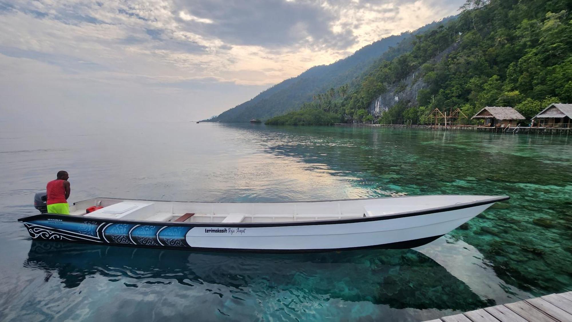 Terimakasih Homestay Pulau Mansuar Exteriör bild