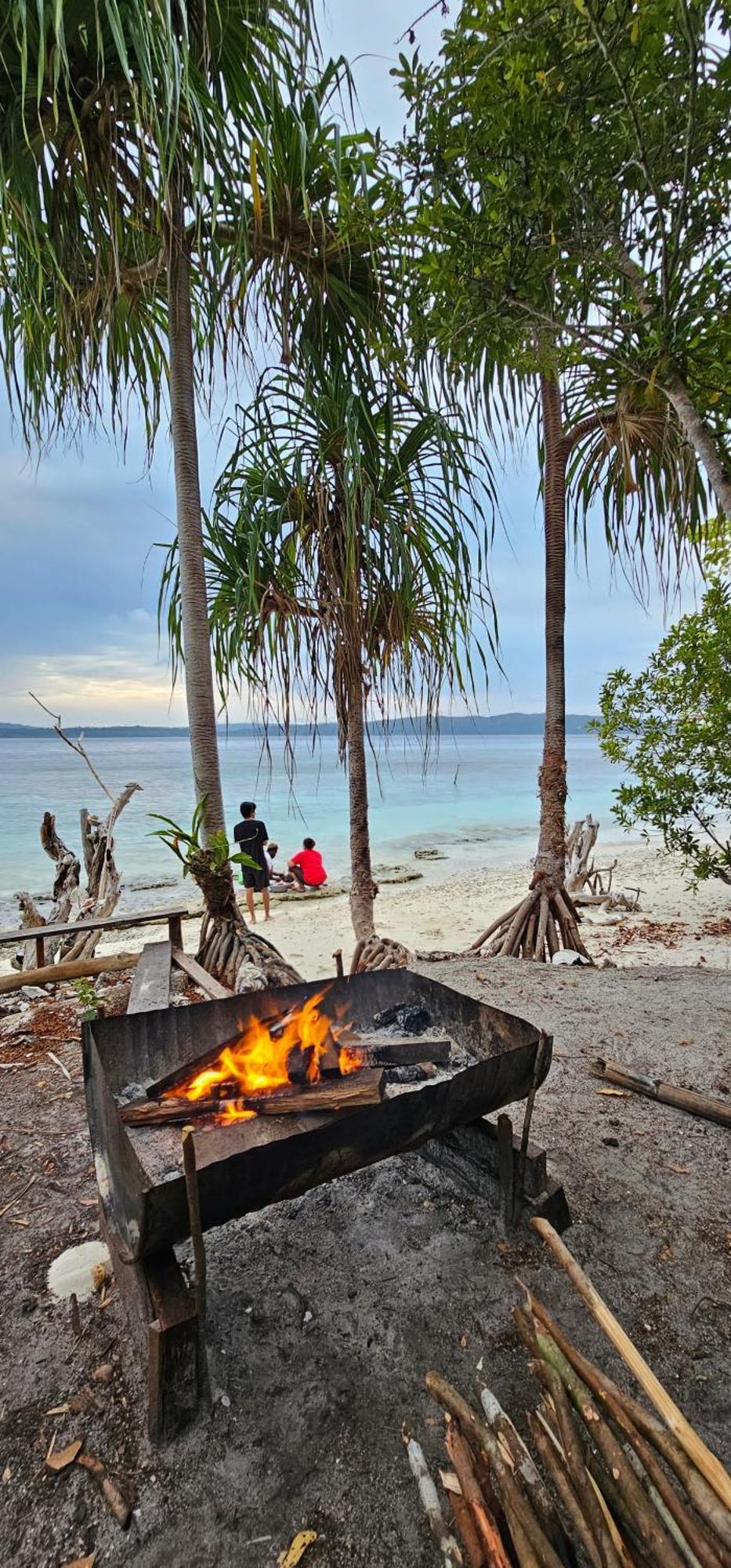 Terimakasih Homestay Pulau Mansuar Exteriör bild